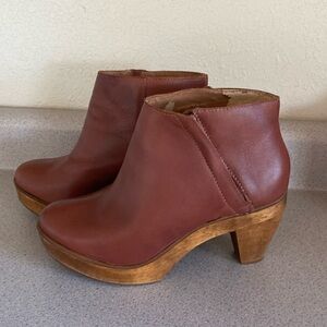 Anthro Kelsey Dagger Leather Wood Sole Clog Boots 10